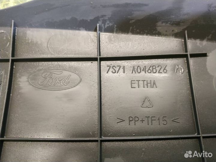 Накладка торпеды правая правая Ford Mondeo