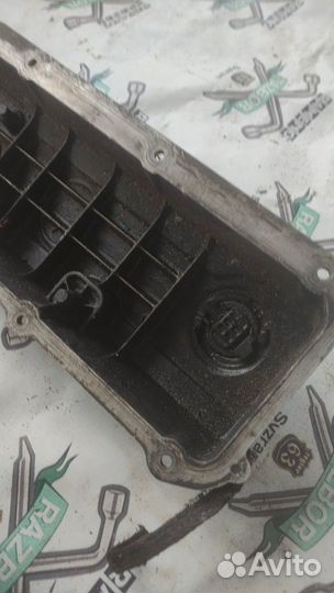 Крышка клапанная Volkswagen Passat B4