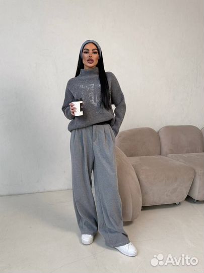 Свитер со стразами