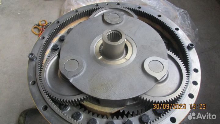 21T-26-00300 PC2000-8 Редуктор поворота