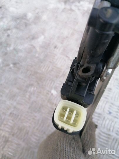 Стеклоподъемник задний левый Mitsubishi Pajero