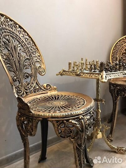 Шахматный столик со стульями