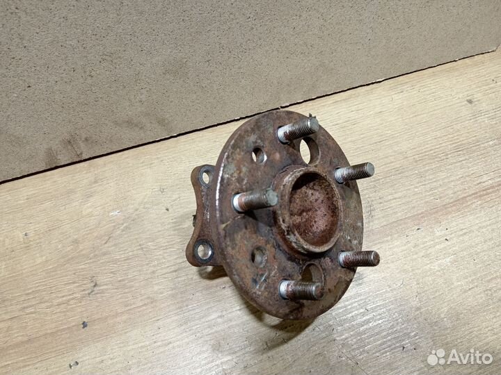 Ступица задняя левая Toyota Camry 50