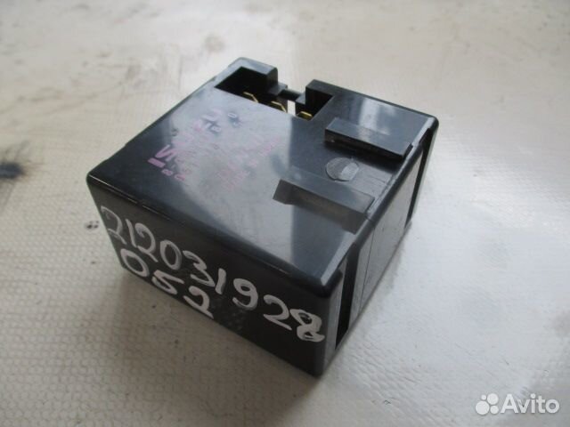 Блок управления дверьми isuzu 8980607890