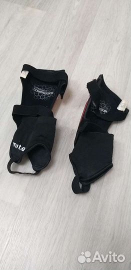 Щитки футбольные