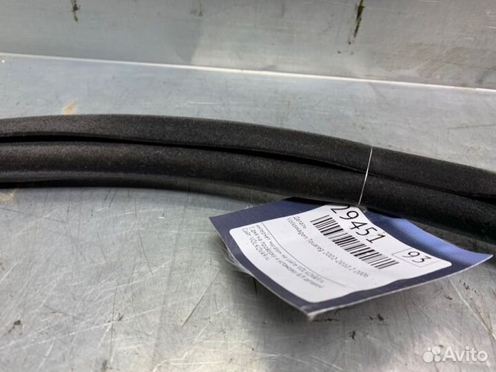 Уплотнитель стекла двери Volkswagen Touareg