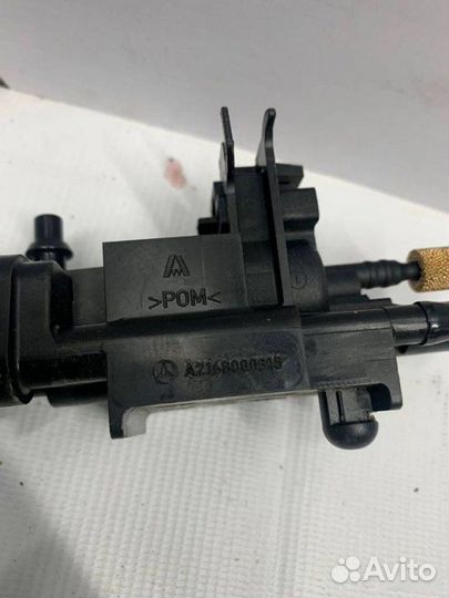 Клапан на подголовник задний Mercedes-Benz