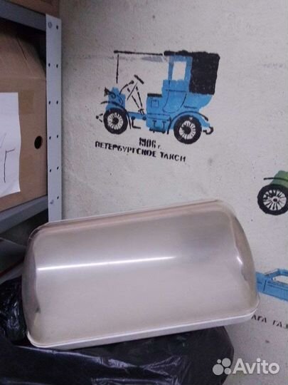 Графины, вазы, хлебница