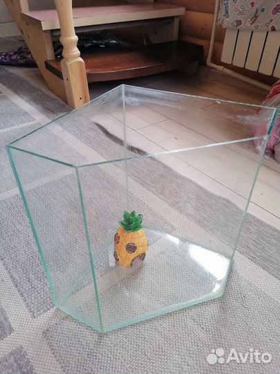 Аквариум с декорацией