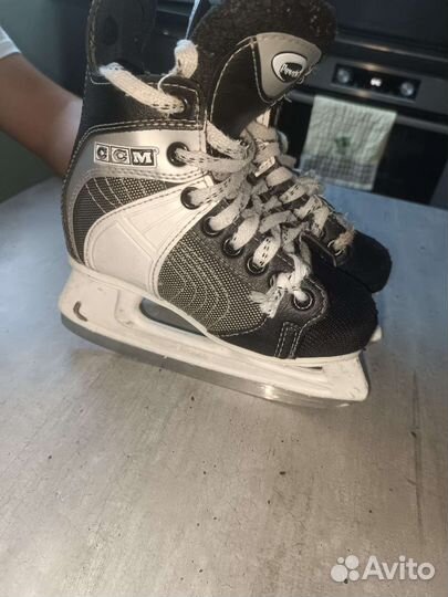 Коньки хоккейные ссм 31 размер, щитки