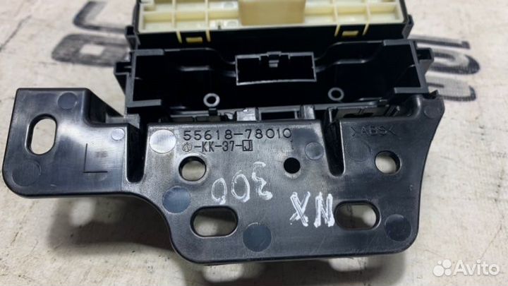 Кнопка, блок кнопок перед. Lexus NX300