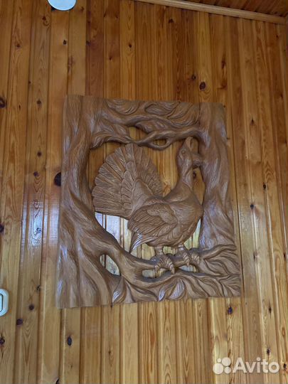 Резное панно из дерева