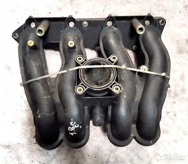 W202 Mercedes C Коллектор впускной 1.8 A1111402101