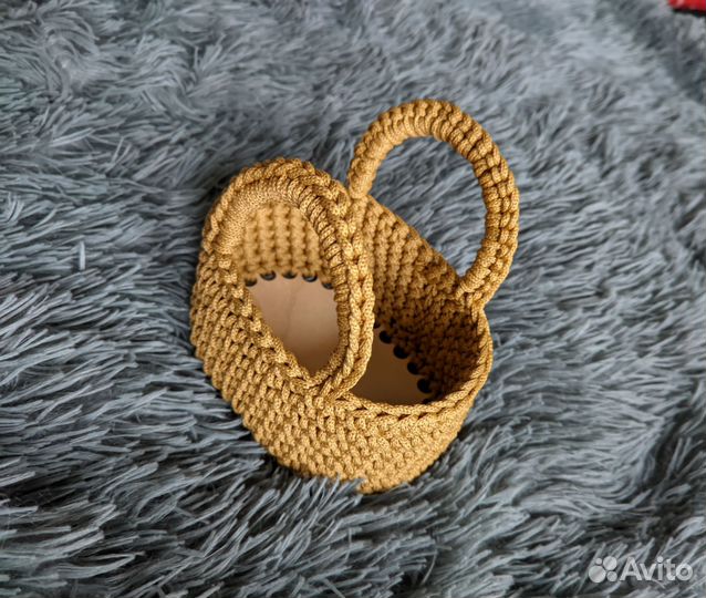 Вязанная корзинка