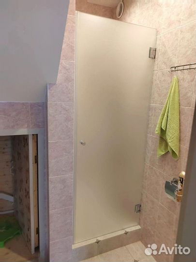 Распашные стеклянные двери