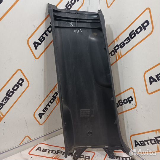 Накладка на стойку кузова правая Volkswagen Jetta