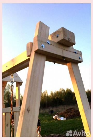 Деревянная детская площадка без занос