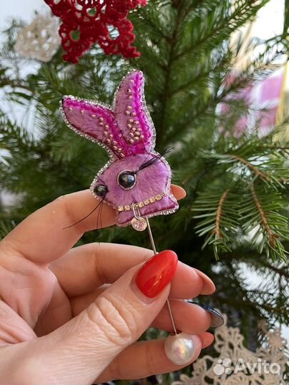 Брошки из бисера