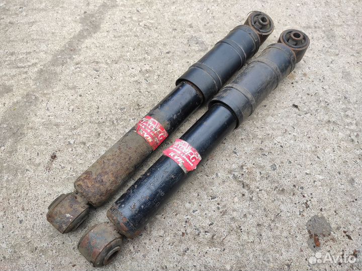 Амортизаторы задние на Opel Astra H