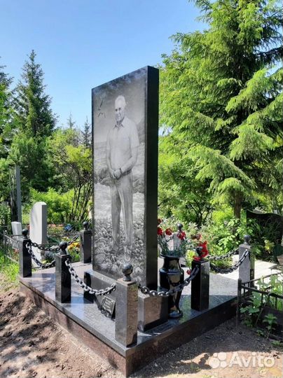 Памятники из черного гранита