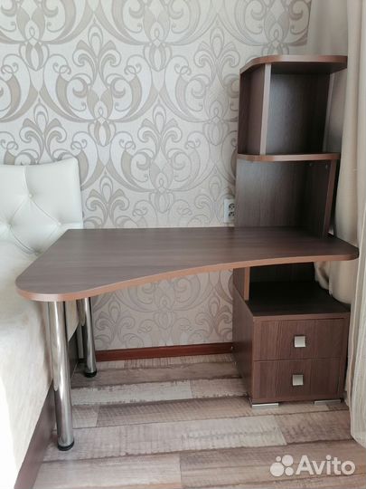 Письменный стол