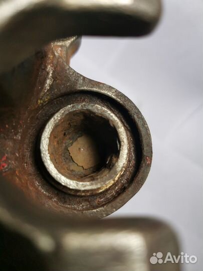 Тормозной суппорт задний прав Mitsubishi MR955066