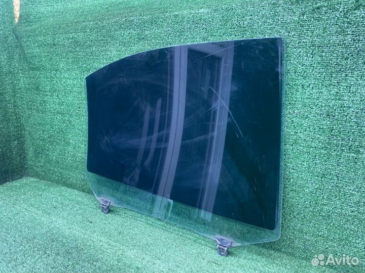 Стекло двери заднее левое Hyundai Elantra 3 XD