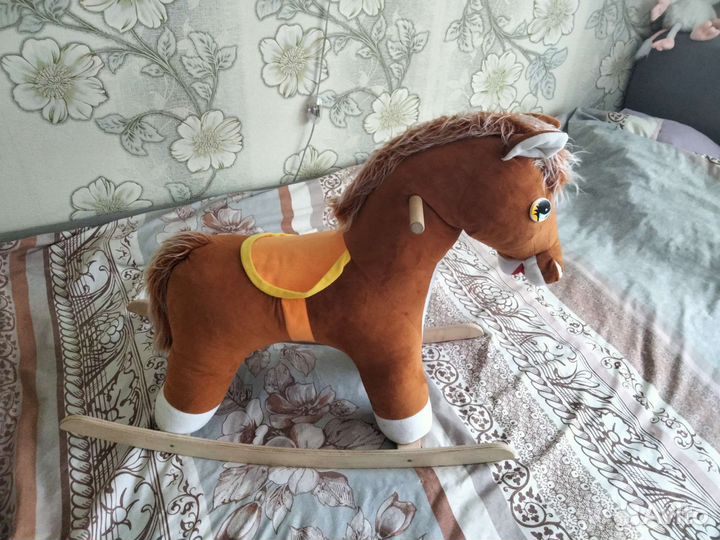 Детская качалка лошадь