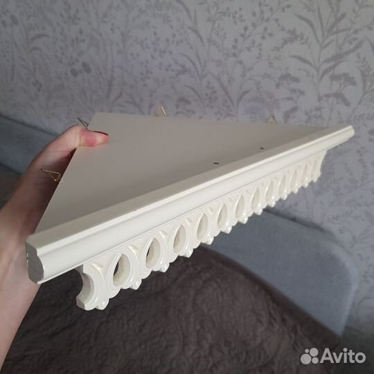 Полка угловая для икон