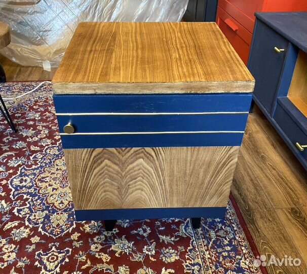 Тумба прикроватная