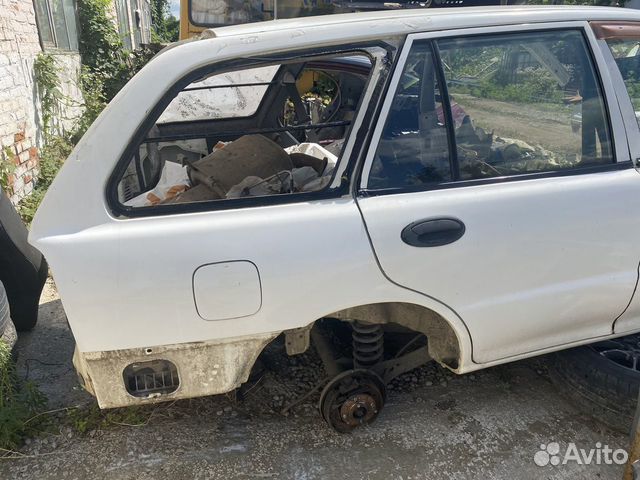 Заднее правое крыло Mitsubishi Libero