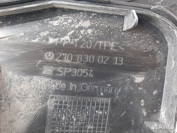 Дождевик (жабо) для mercedes-benz E-Class (W210)