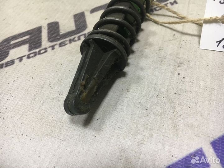 Пружина упор педали сцепления Шкода Октавия Тур