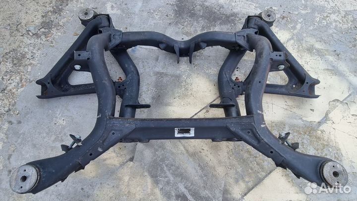 Подрамник задний фольксваген туарег1