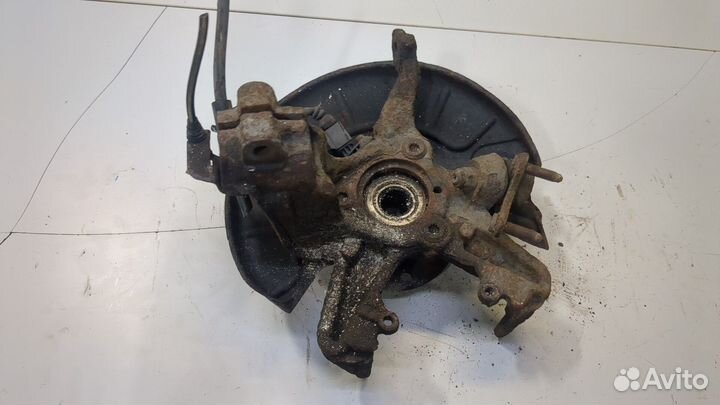 Ступица (кулак, цапфа) правая передняя Volkswagen Golf 6