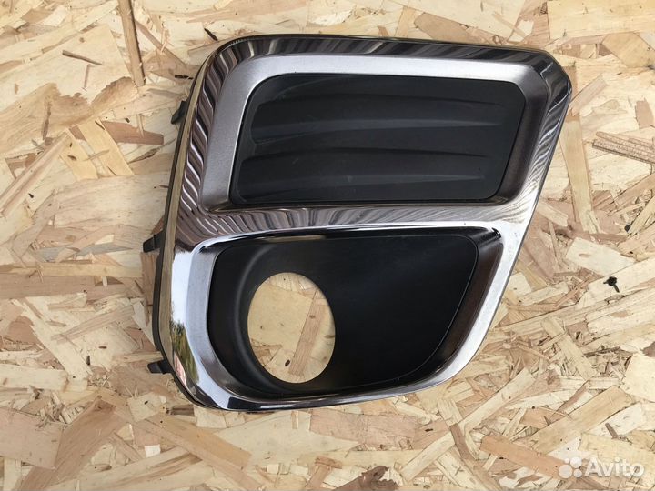 Решетка в бампер правая Subaru Forester 5 SK (S14)