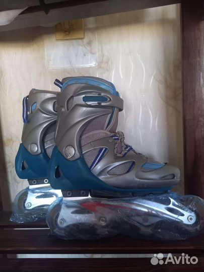 Роликовые Коньки.Перчатки,наколенники,налокотники