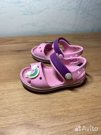 Босоножки для девочки Crocs