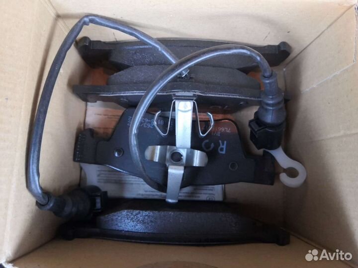 Тормозные колодки 7L6698451