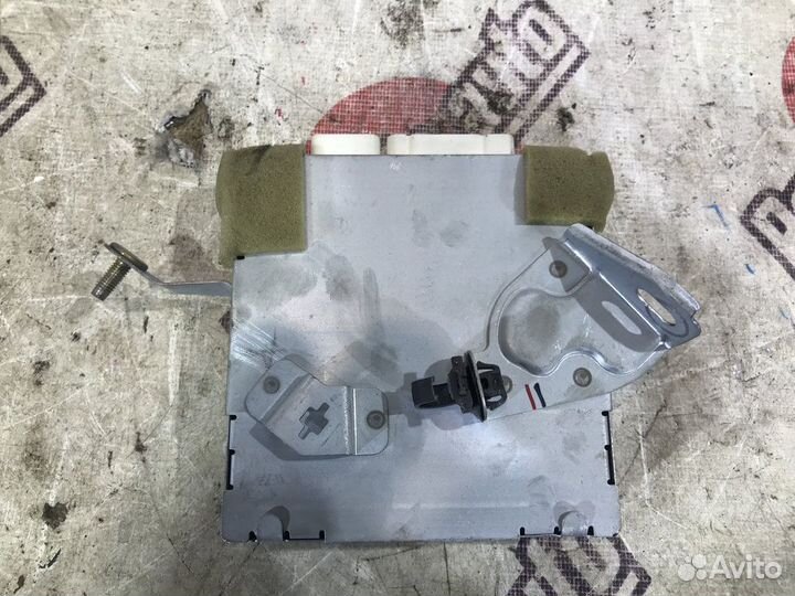 Электронный блок toyota crown majesta UZS173 1UZ-F