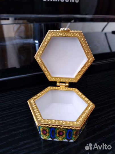 Шкатулка фарфор