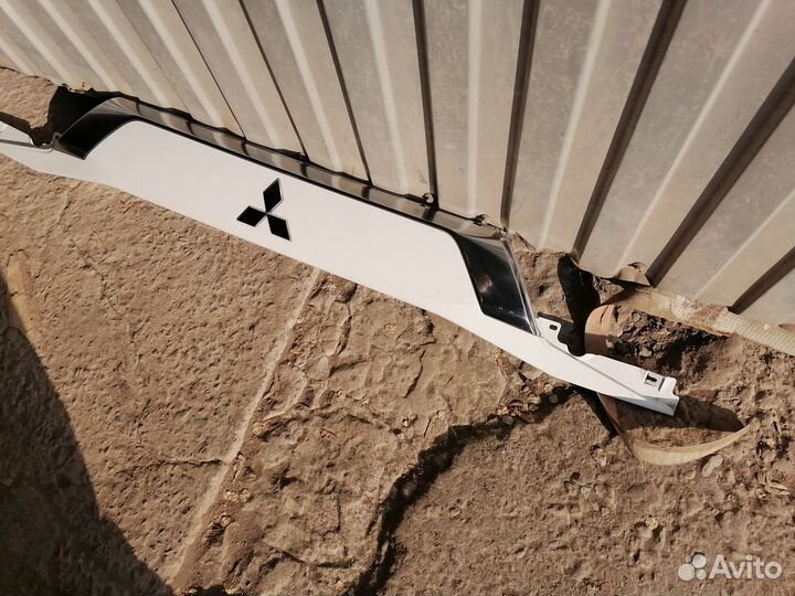 Mitsubishi Outlander 3 накладка багажника