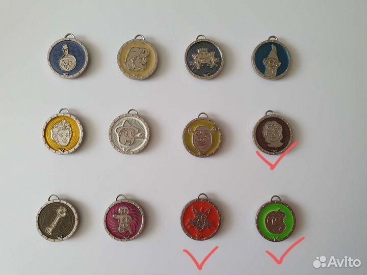 Медальоны Шрек/значки,календарики Винкс,Барби