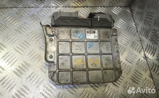 Блок управления двс toyota auris E150 (9LV04PC01)