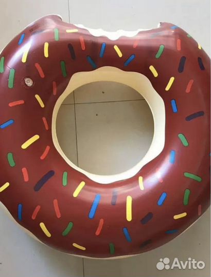 Надувной круг пончик 90 см