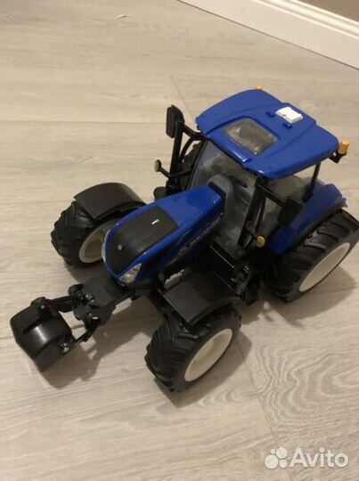 Трактор игрушка