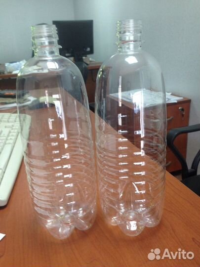 Пластиковая бутылка для пива и т. п