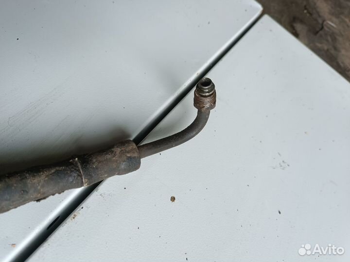 Трубка гур Volkswagen Passat B3