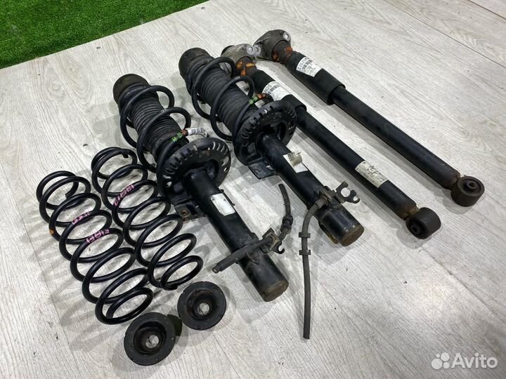 Стойки комплект Audi A1 8X CAX 1.4 2011