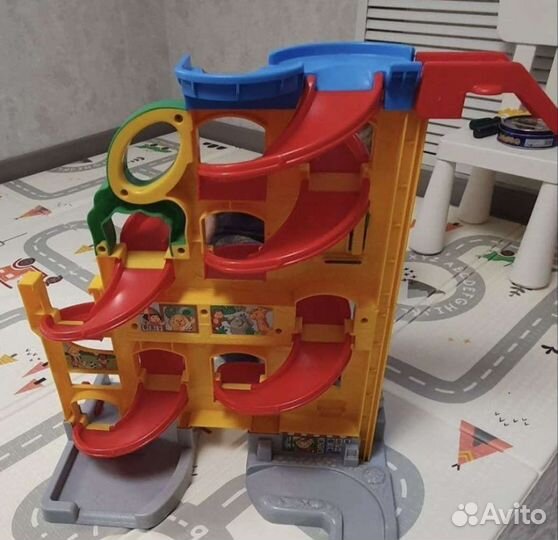 Трек горка парковка fisher price